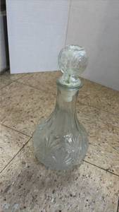 lot 5038 image: Cut Crystal Glass Decanter with Stopper