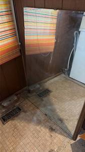 lot 5046 image: Standard mirror