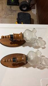 lot 5049 image: Traditional Wall Sconce with Glass Shade