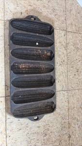 lot 5087 image: Cast Iron Corn Bread Pan