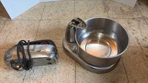 lot 5099 image: Dormeyer Silver Chef Model 4300 Stand Mixer with Bowl. (No beaters)