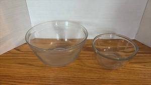 lot 5113 image: Anchor Ovenware Glass Mixing Bowl Set