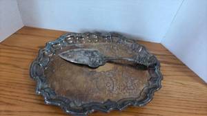 lot 5123 image: Silver Plated Serving Tray with Cake Server