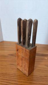lot 5132 image: Wooden Kitchen Knife Set with Block