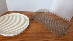 lot 5144 image: Glass and Plastic Meat Serving Platters Set