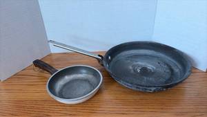 lot 5145 image: Cast Iron Skillet Set with Stainless Steel Handles
