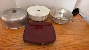 lot 5146 image: Mixed Kitchen Cookware and Bakeware Set