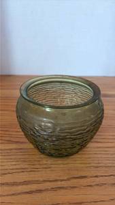 lot 5150 image: National Potteries Co Cleveland Ohio - Beehive Green Glass Vase