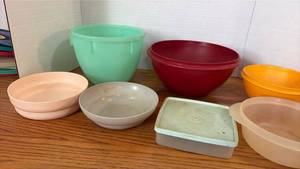 lot 5151 image: Tupperware Mixing Bowl Set with Storage Container