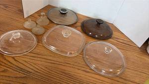 lot 5154 image: Glass Cookware Lid Set Mixed Clear and Brown. (one lid has Manganese )