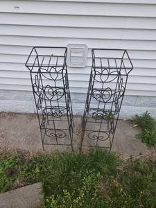 lot 7018 image: Metal Garden Plant Stands Set of 2