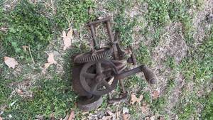 lot 7063 image: Cast Iron Hand Crank Corn Sheller