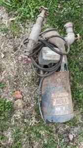lot 7064 image: Electric Water Well Pump with Motor and Hoses