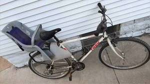 lot 7067 image: Trek Bicycle with Child Seat