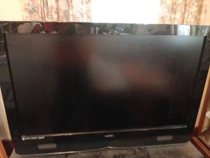 VIZIO LCD HDTV with Remote Control and Cables