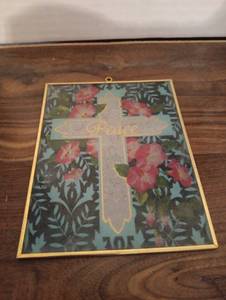lot 16 image: Peace Cross Floral Wall Plaque