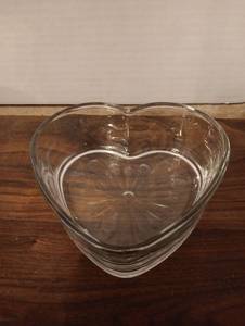 lot 37 image: Clear Glass Heart Shaped Nesting Bowls with Floral Pattern