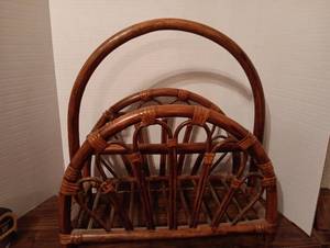 lot 65 image: Wicker Rattan Magazine Rack with Handle