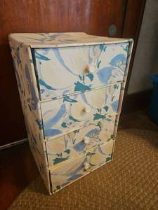 lot 75 image: Hand Painted Marbled 4-Drawer Small Chest