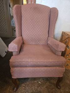 lot 76 image: Traditional Wingback Armchair with Dotted Pattern Fabric