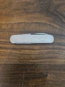 lot 79 image: Two-Blade Folding Pocket Knife