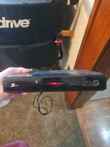 lot 94 image: Zenith DTT901 Digital TV Tuner Converter Box