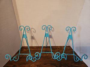 lot 109 image: Set of 3 Turquoise Metal Display Easels