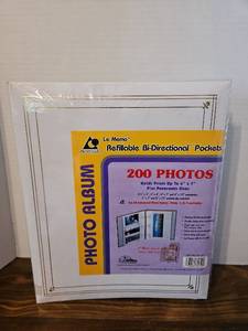lot 112 image: Pioneer Magnetic Self Stick 3 Ring Photo Album  Bright White