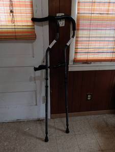 lot 118 image: K-State University Black Adjustable Walking Cane