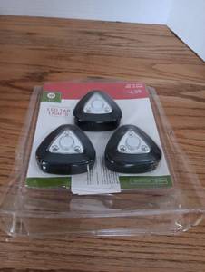 lot 127 image: LED Tap Lights 3-Pack Push Button Ready-to-Mount