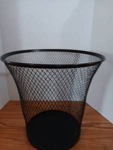 lot 130 image: Black Metal Mesh Waste Basket