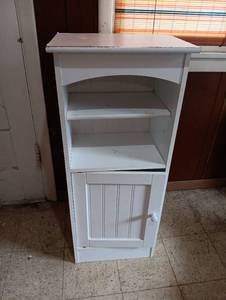 lot 131 image: White Cottage Style Storage Cabinet with Shelves and Door