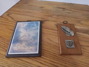 lot 145 image: Religious Wall Art Set St. Francis of Assisi Prayer Print and Wooden Praying Hands Plaque