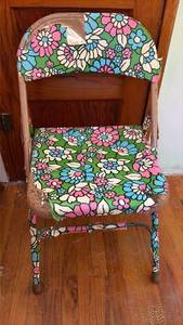 lot 1002 image: Metal Folding Chair with Floral Covering