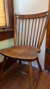 lot 1003 image: Traditional Wooden Windsor Chair with Spindle Back