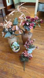 lot 1008 image: Spring Floral Arrangement Collection with Wicker Baskets