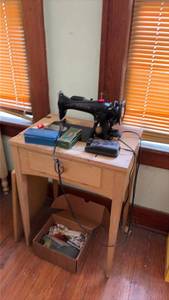 lot 1009 image: Singer Featherweight Sewing Machine Model 221 with Cabinet and Accessories