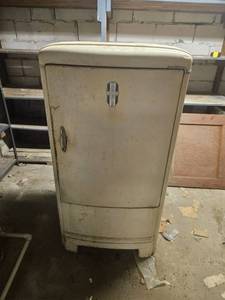 1930s Frigidaire General Motors Refrigerator - Never Tested