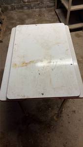 lot 2009 image: Enamel Top Kitchen Table with Red Trim