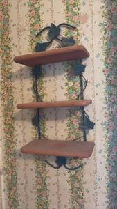 lot 3000 image: Home Interiors Ivy Leaf 3-Tier Wall Shelf