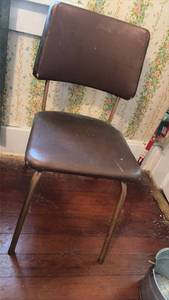 lot 3008 image: Mid-Century Modern Brown Vinyl Stacking Chair with Metal Frame