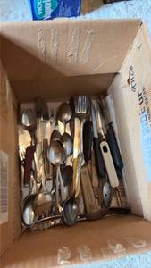lot 3020 image: Mixed Flatware and Cutlery Lot