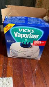 lot 3021 image: Vicks Vaporizer Steam Humidifier with Night Light