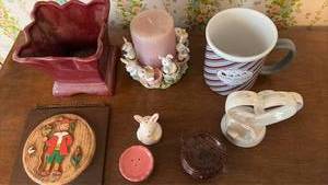 lot 3022 image: Mixed Collectible Home Decor and Holiday Items Lot