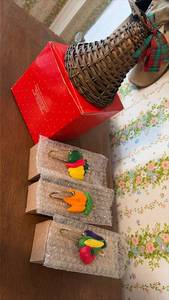 lot 3026 image: Avon Woven Basket Bell with Vegetable Hooks Set