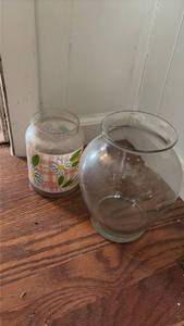 lot 3048 image: Glass Jar and Clear Glass Vase Set