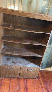 lot 3058 image: Wood Grain Bookcase with Storage Cabinet