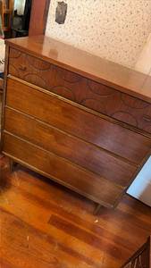 lot 3064 image: Mid-Century Modern Walnut Dresser with Geometric Circle Design