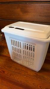lot 3067 image: White Plastic Laundry Basket with Lid