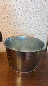 lot 3071 image: Large Metal Galvanized bucket with Wire Handle